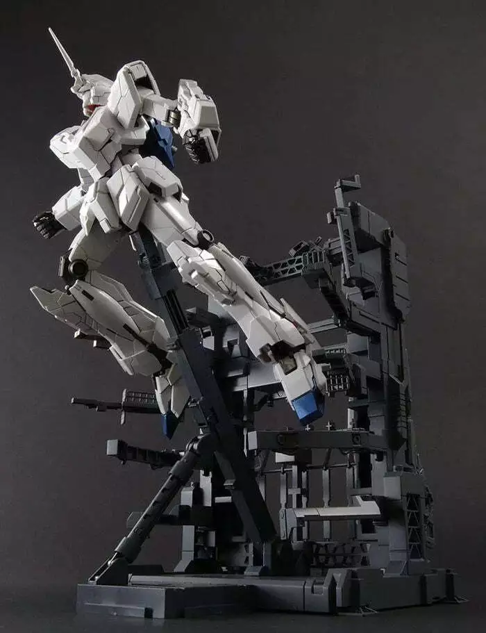 Gundam Gunpla MG 1/100 RX-0 Unicorn Gundam Full Psycho Frame – Image 7